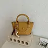 Bolsa Tejida Nueva de Moda para Primavera/Verano 2026 Bolso de Cubo de Moda Bolso de Mano de Alta Calidad Versátil de Hombro Cruzado de Moda