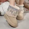 Nueva colección de otoño e invierno: botas de nieve elegantes, cómodas y versátiles con detalles únicos de borlas y cuentas, con suela gruesa y caña corta, diseñadas para mujer