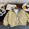 Jaqueta Infantil Unissex Dupla Face Primavera/Outono Novo Estilo 2026 Jaqueta Xadrez de Desenho Animado Infantil Top Elegante para Bebê