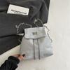 Mochila de Diseño Nicho Nuevo 2024 Gran Capacidad Coreana Commuter Casual Bolso de Cadena Elemento Mariposa