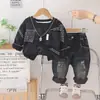 Moletom de Fleece para Bebê Início do Inverno Roupas Infantis 2025 Conjunto de Duas Peças Quente Estiloso com Bolso Espessado Tendência para Meninos