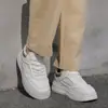 KYD-915 nuevos cómodos 2026 otoño versátiles zapatos casuales para hombre, transpirables estilo coreano casual zapatillas blancas para hombre