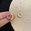 Pendientes de estilo francés con hebilla de oreja de frijol dorado, diseño de nicho simple, anillo liso, estilo frío de alta calidad, temperamento femenino, moda que combina con todo.