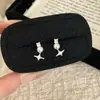 Brincos Estrela de Zircônia e Pérola com Quatro Garras, Modernos e Simples, para Mulheres, Design Versátil com Toque de Luxo, Acessórios de Orelha Personalizados para o Dia a Dia
