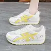 Zapatos de Enfermera de Marca Verano Transpirables Trabajo Blancos 2026 Nuevos para el Trayecto Diario Zapatos de Mujer Versátiles Deportivos Casuales Mujer