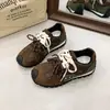 Zapatillas de entrenamiento alemanas populares de bloques de color retro para mujer, nuevos zapatos casuales de verano 2026, de moda, versátiles, cómodos zapatos deportivos
