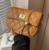 Bolso de mujer 2023, nuevo, elegante y popular, pequeño, cuadrado, bandolera con cadena a juego y bordado de diamantes.