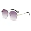 TikTok Gafas de Sol sin Marco Explosivas para Mujer Sentido de Alta Gama Moda Degradado Celebridad Cibernética Lisas Combinan con Todo Gafas de Sol de Lujo Ligero