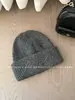 Gorro de Punto con Letras de Mezcla de Lana para Mujer, Otoño e Invierno, Engrosado para Calidez, Protección para los Oídos y Efecto Adelgazante del Rostro
