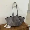 Bolsa Tote Nova Outono/Inverno 2026 Bolsa Pequena de Luxo Grande Capacidade Versátil Ombro Único Simples Retrô Fashionável Bolsa de Ombro Único