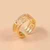 Anéis Padronizados Europeus e Americanos Populares com Cravação de Diamantes para Mulheres, Modernos, de Alta Qualidade, Simples, Versáteis, Estilosos, Anéis em Estilo Luxo Leve