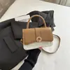Nueva bolsa de hombro versátil para el día a día 2026, diseño cuadrado pequeño, bolsa cruzada de alta calidad, estilo casual color block y bolsa de mano para el trabajo