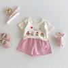 Conjunto de camiseta de manga curta de desenho animado para bebê menina estilo coreano de verão, shorts xadrez de morango para menina, conjunto fofo de duas peças