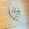 Broche de Letra Europeo y Americano Broche de Letra para Pareja Diamante Pin Anti-deslizamiento Cuello en V Cárdigan Accesorios de Ropa Exquisitos para Mujer