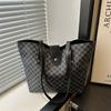 Bolso de Textura de Alta Gama para Mujer 2025 Nueva Moda Retro Gran Capacidad Versátil Trabajo Viajero Hombro Tote