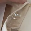 Anillo fino dulce y de moda para mujer, anillo abierto versátil apilable estilo ins de flor y mariposa, anillo de dedo índice de celebridad de internet de moda