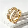 Anel de Luxo Leve Europeu e Americano com Pedras Completas para Mulheres Conjunto de Anéis de Casal Banhado a Ouro Anel de Dedo Versátil da Moda Joias E-commerce Transfronteiriço