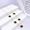 Pulseira de Aço Titânio Trevo da Sorte Flor de Cinco Folhas, Simples e Fashion, Versátil, Estilo de Luxo Leve, Conjunto de Joias de Madrepérola Dupla Face