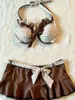 Conjunto de Bikini de Tres Piezas 2026 para Mujer, Nuevo Estilo Adelgazante, Traje de Baño Retro de Lunares Marrones con Cuello Halter y Estilo Falda para Resort de Aguas Termales para Mujer