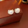 Pendientes de Luna Creciente Plegados de Perla de Luz de Color Estilo Palacio Francés Lujo Accesible Pendientes de Gama Alta Pendientes Versátiles Elegantes de Nicho