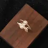 Anel Aberto Colorido de Luxo de Nicho com Design de Enrolamento Multicamadas e Cravejado com Diamantes, Anel de Zircônia Fashion Empilhável de Camada Dupla para Mulheres