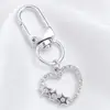 Lujo Ligero Chapado en Oro Full Diamante Charm Hebilla en Forma de D Colgante Hueco en Forma de Corazón Accesorios para Bolsos Llaves Fábrica Stock Mayorista