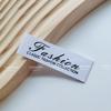 Etiqueta de cuello de prenda etiqueta de marca de ropa personalizada Marca principal Etiqueta de envío personalizada Marca lateral Etiqueta de lavado al agua Etiqueta tejida Etiqueta impresa diseño