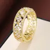 Anillo Brillante de Lujo Ligero con Circonitas Completas de Venta Caliente Transfronteriza Joyería de Circonitas Microincrustadas de Gama Alta Nicho Venta Directa de Fábrica