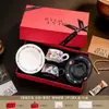 Tazas a juego para pareja de recién casados, regalo de compromiso y boda para recién casados, juego de regalo de taza y platillo de café práctico de alta gama