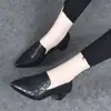Zapatos de Mamá Suela Suave Zapatos de Mujer 2026 Otoño Nuevo Estilo Cómodos Zapatos Individuales para Personas Mayores Estilo Étnico Retro de Cuña Baja Bordados de Cuero