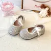 Sapatos Casuais Versáteis da Moda para Meninas 2026 Novidades Primavera/Verão Sapatinhos de Princesa Fechados com Laço de Borboleta Vazado Sapatinhos de Cristal