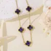 Moderna Cadena de Clavícula con Colgante de Trébol de Cuatro Hojas de la Suerte para Mujer, Versátil Cadena de Titanio Elegante con Diseño de Nicho de Lujo Ligero