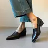 Sapatos Femininos de Couro Macio com Textura Retrô e Salto Grosso para o Dia a Dia, Chegada Nova Outono 2026, Bico Fino, Slip-on, Elegantes Sapatos de Salto Alto