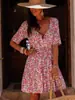 Vestido Floral Elegante Casual Versátil de Manga Média com Decote V para Férias Primavera/Verão Europeu e Americano