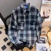 Camisa a cuadros minimalista estilo japonés, nueva colección primavera/otoño para hombre, camisa de manga larga bordada, corte holgado, prenda exterior casual de moda para parejas