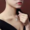 Elegante Colgante de Trébol de la Suerte, Creativo Colgante de Aguamarina, Chapado en Oro Blanco de 18 Quilates, Collar con Colgante de Aguamarina Incrustado de Diamantes