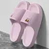 Sandálias de EVA para mulheres, chinelos de banheiro para uso interno no verão, com sola grossa, antiderrapantes, sem odor, adequadas para uso externo, sandálias de casal para homens