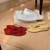 2025 Nuevo Estilo Simples y de Moda Chanclas de Tira Francesas con Cuña para Mujer Verano Ropa Exterior Chanclas de Tira con Temperamento