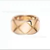 Anillo Acolchado Chanel Coco Estilo Nuevo 2026 para Mujer, Anillo Personalizado de Lujo Ligero Europeo y Americano con Patrón Cruzado, Regalo