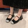 Zapatos pequeños de cuero estilo francés para mujer, hebilla de una palabra, tacón grueso, tacón medio, zapatos Mary Jane, nuevos 2024, primavera y otoño, estilo de hada, zapatos de una sola capa para mujer