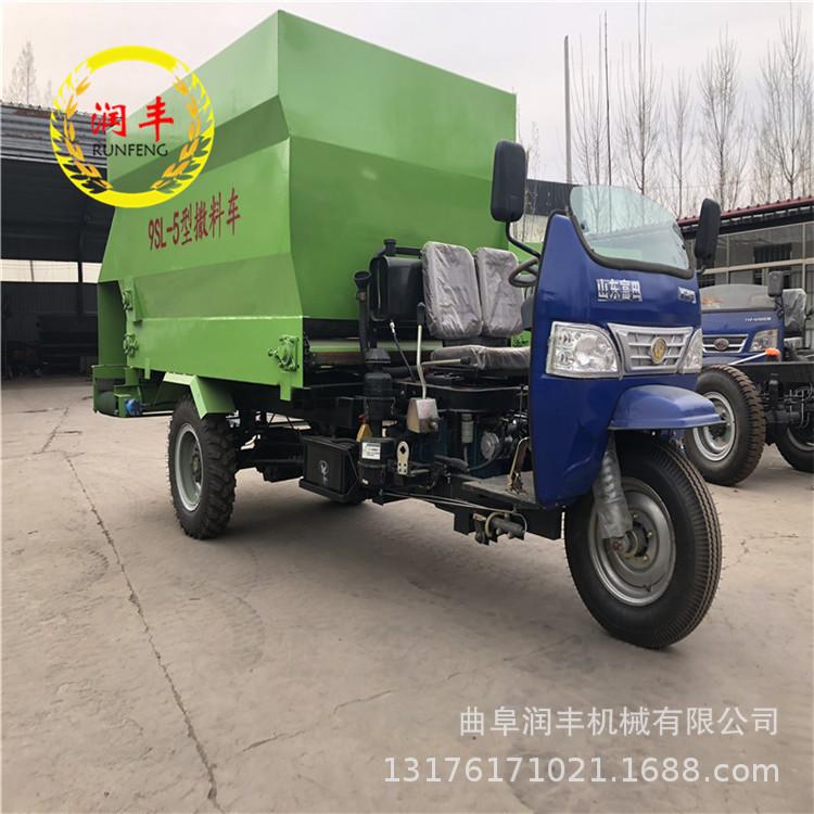 饲料撒料车