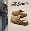 Mules de mujer tipo Birkenstock con suela gruesa, que aumentan la altura, forradas de felpa para usar al aire libre, nuevas zapatillas de algodón tipo Birkenstock peludas de invierno 2026