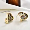 Pendientes de Moda Estilo Vintage con Elegante Concha de Abulón y Nácar Blanco, Tachuelas de Superficie Amplia en Forma de C, Pendientes Retro de Lujo Ligero de Gama Alta