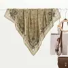 Pañuelo Cuadrado Pequeño de Imitación Seda Estampado de Flores de Anacardo Clásico Francés Pañuelo para la Cabeza de Seda Versátil de Alta Gama para Mujer Primavera y Verano