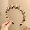 Faixa de Cabeça de Cetim de Alta Qualidade com Design de Gipsofila, Elegante Acessório de Cabelo com Coroa Alta, Faixa de Cabeça Ondulada Antiderrapante Dentada para Lavar o Rosto para Mulheres