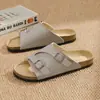 Zapatos Birkenstock para mujer 2026 nuevo verano doble hebilla una correa chanclas suela de corcho antideslizantes sandalias de exterior zapatos de hombre sin cordones