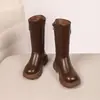 Botas Altas para Niña 2026 Otoño/Invierno Nuevas Estilo Británico Retro Suela Suave Versátiles Antideslizantes Ligeras Botas de Piel para Niños Medianas a Grandes
