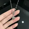 Collar de Acero de Titanio con Brillo Fino de Flor Plateada Fresca Estilo Coreano para Mujer Diseño de Nicho Cadena para Clavícula con Cuentas de Flor Pequeña