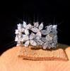 Anillo de estilo moderno europeo y americano con forma de hoja, chapado en oro de 18 quilates, con incrustaciones especiales de gotas de ojo de caballo y flor de diamante.