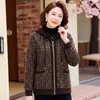 2026 Novo Estilo Roupa para Mãe Inverno Feminina com Capuz e Zíper Jaqueta Engrossada Fashion Versátil Top para Meia-Idade e Idosos